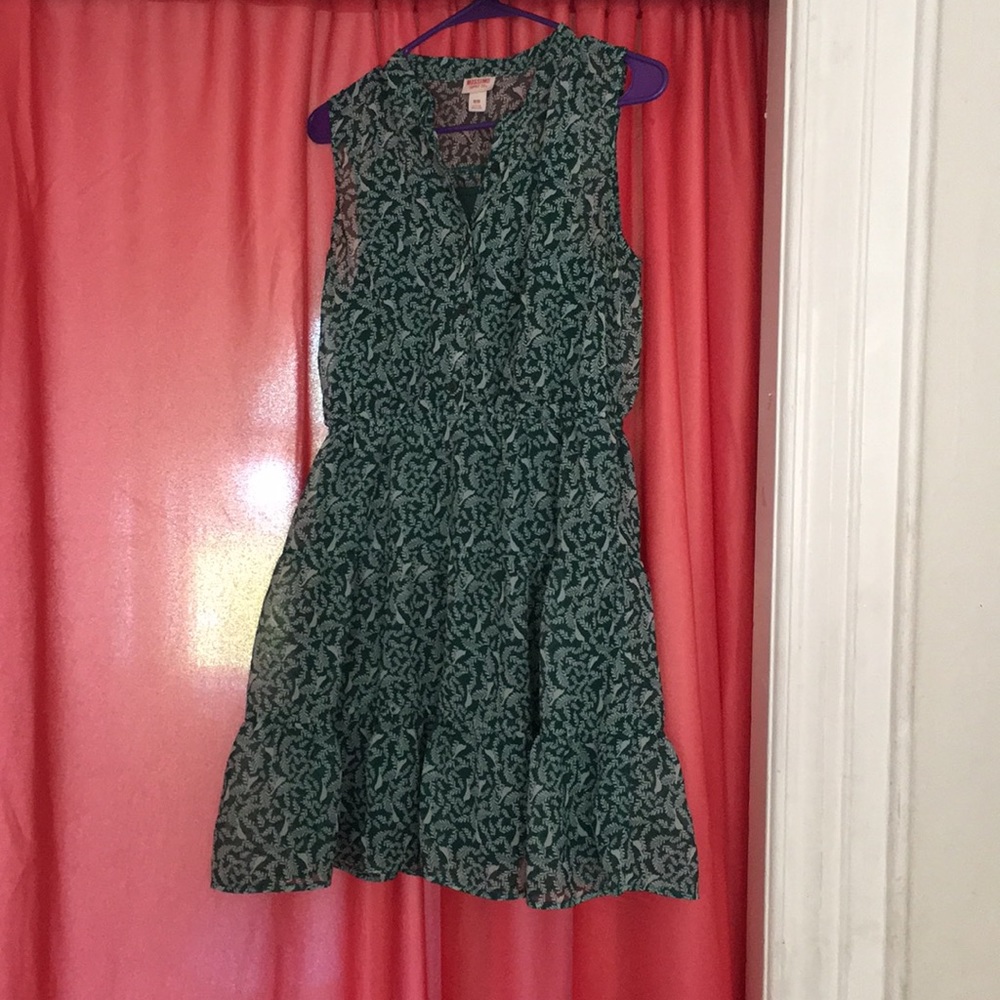 White leaves on green printed dress 👗